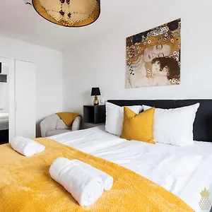 Apartment New! Pineapple Zwinger V, Dresden